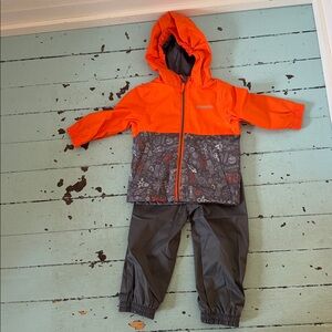 GUSTI Size 24 Month Toddler Rain Suit Set Jacket & Pants
New Without Tags 🇨🇦